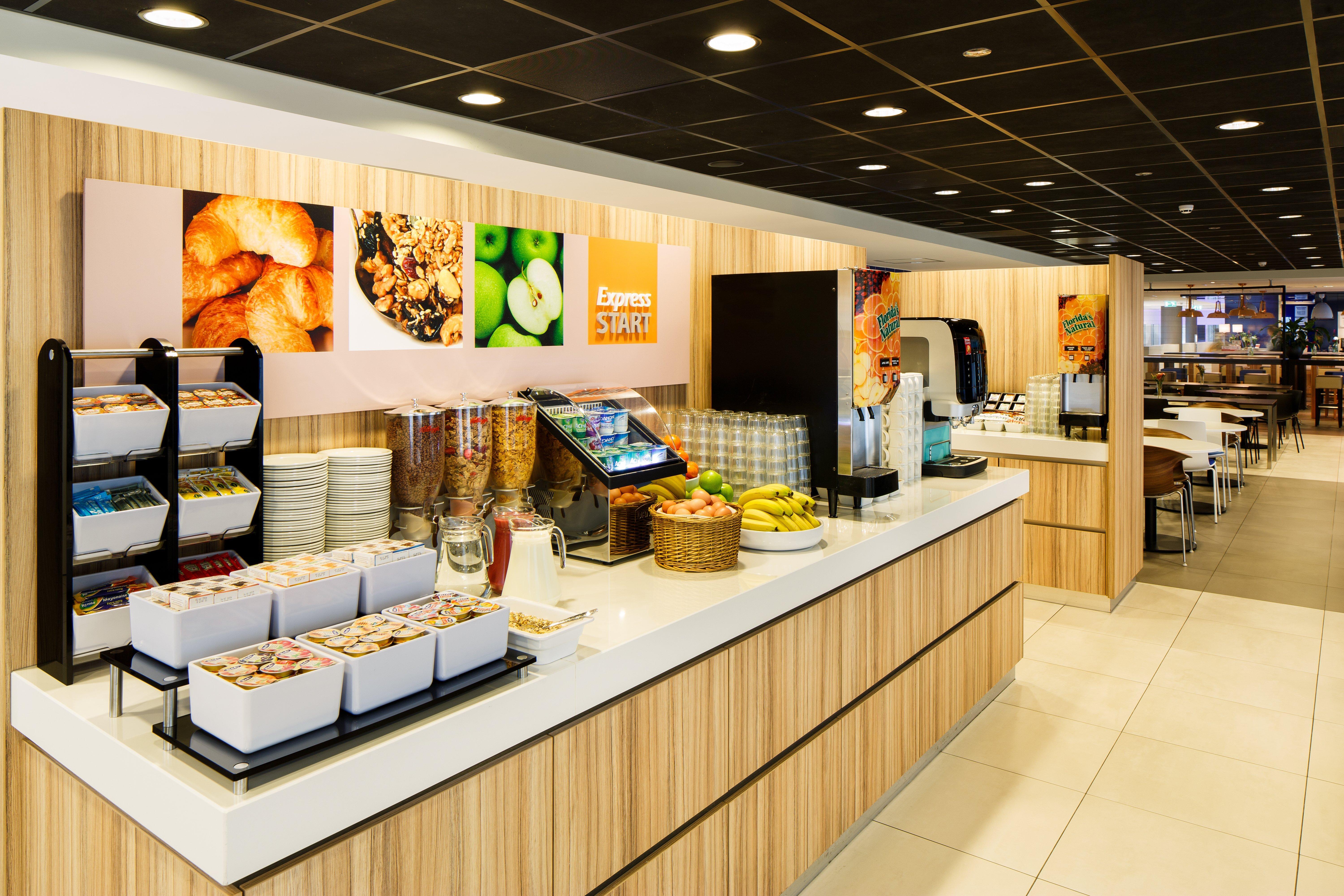 Holiday Inn Express Rotterdam - Central Station By Ihg Exterior foto