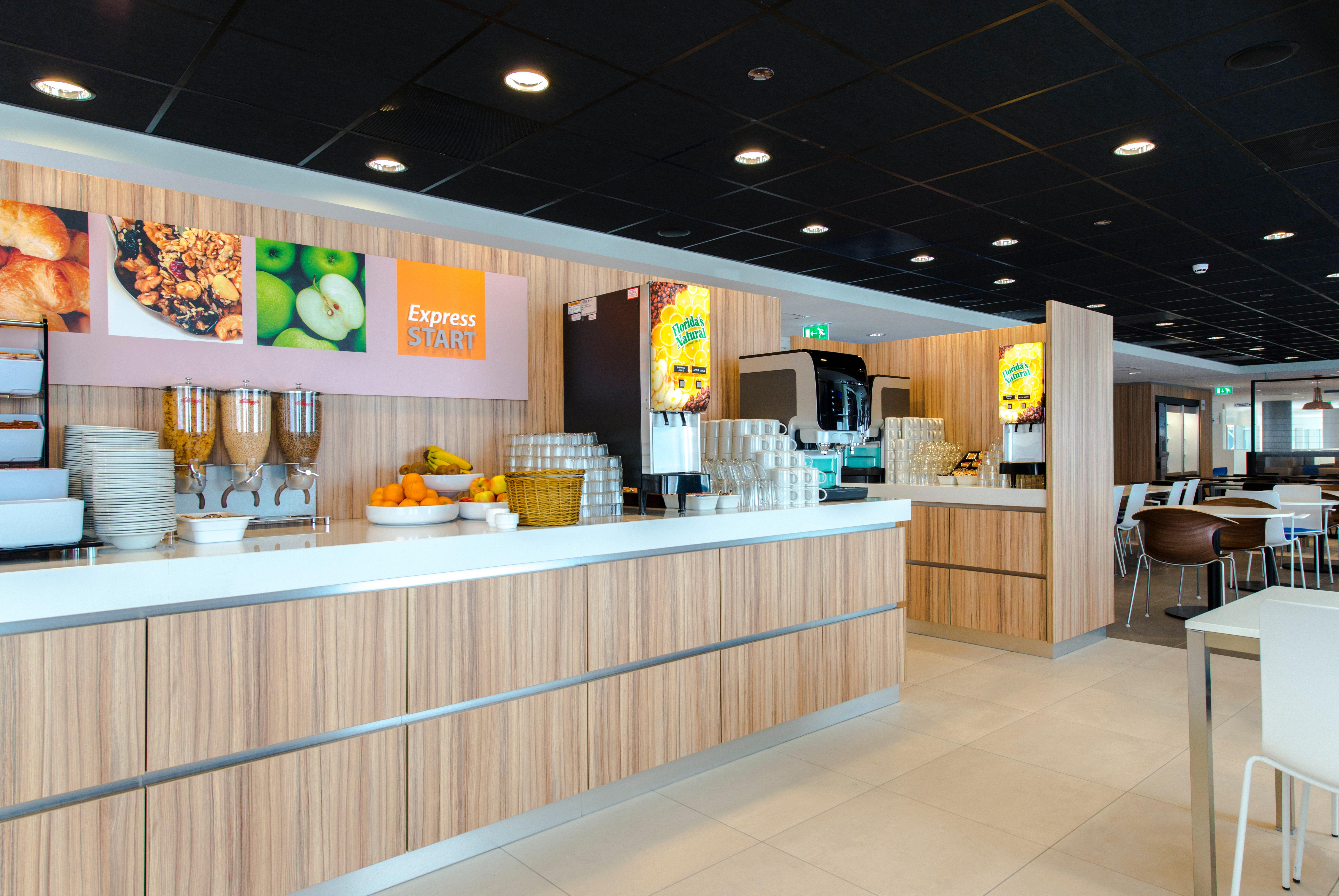 Holiday Inn Express Rotterdam - Central Station By Ihg Exterior foto