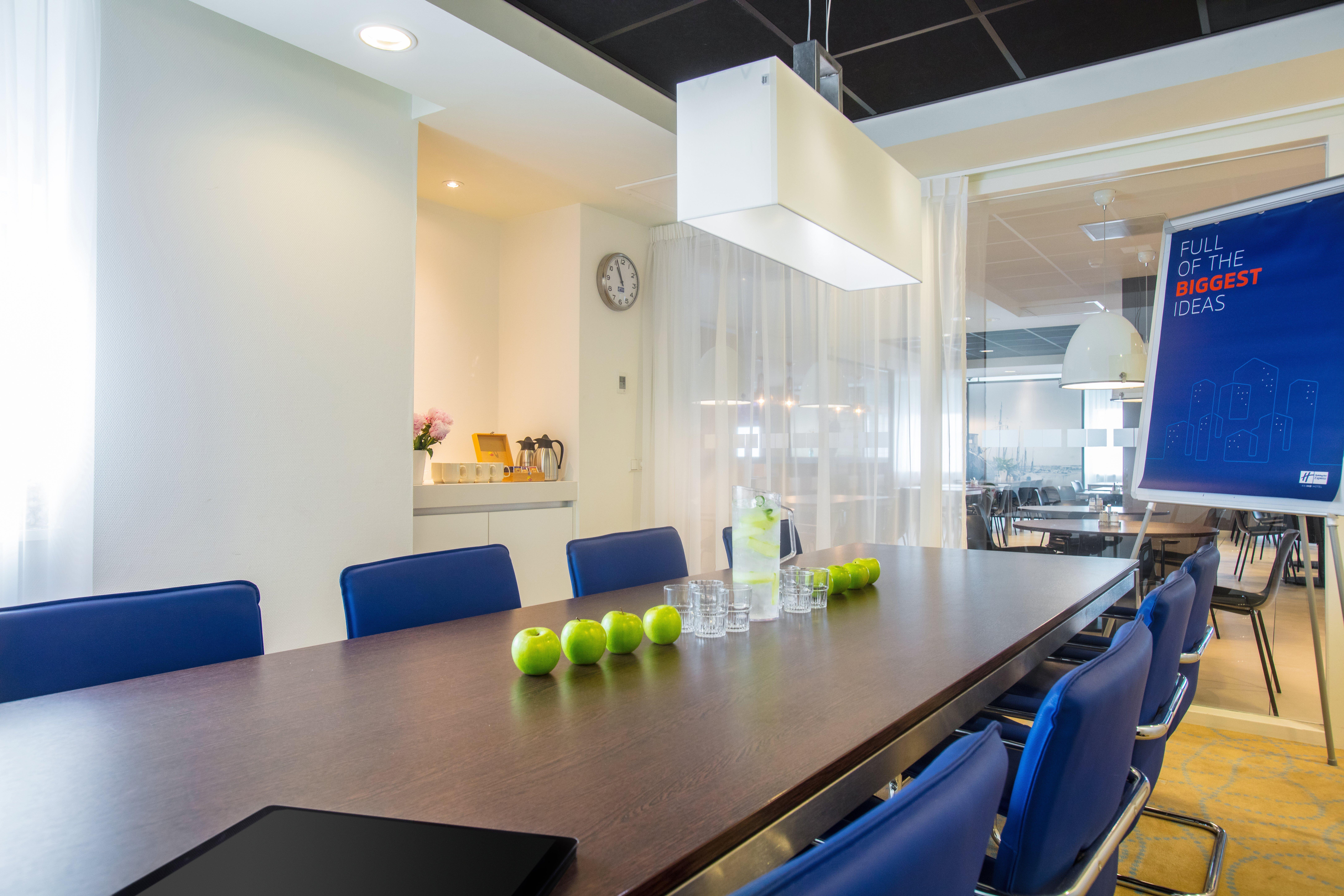 Holiday Inn Express Rotterdam - Central Station By Ihg Exterior foto