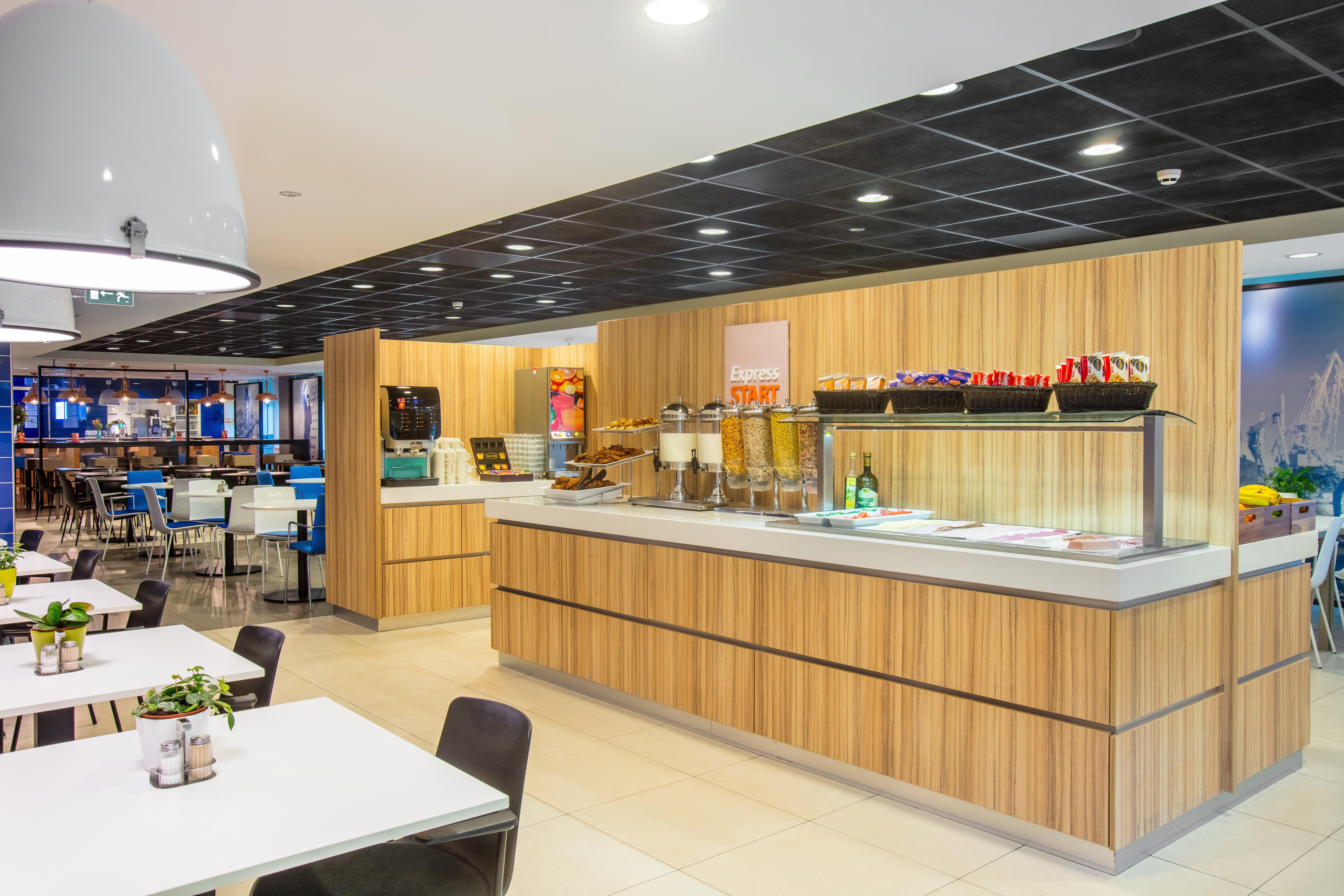 Holiday Inn Express Rotterdam - Central Station By Ihg Exterior foto