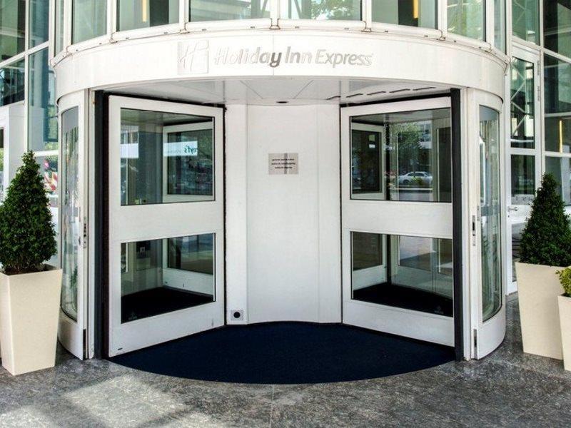 Holiday Inn Express Rotterdam - Central Station By Ihg Exterior foto