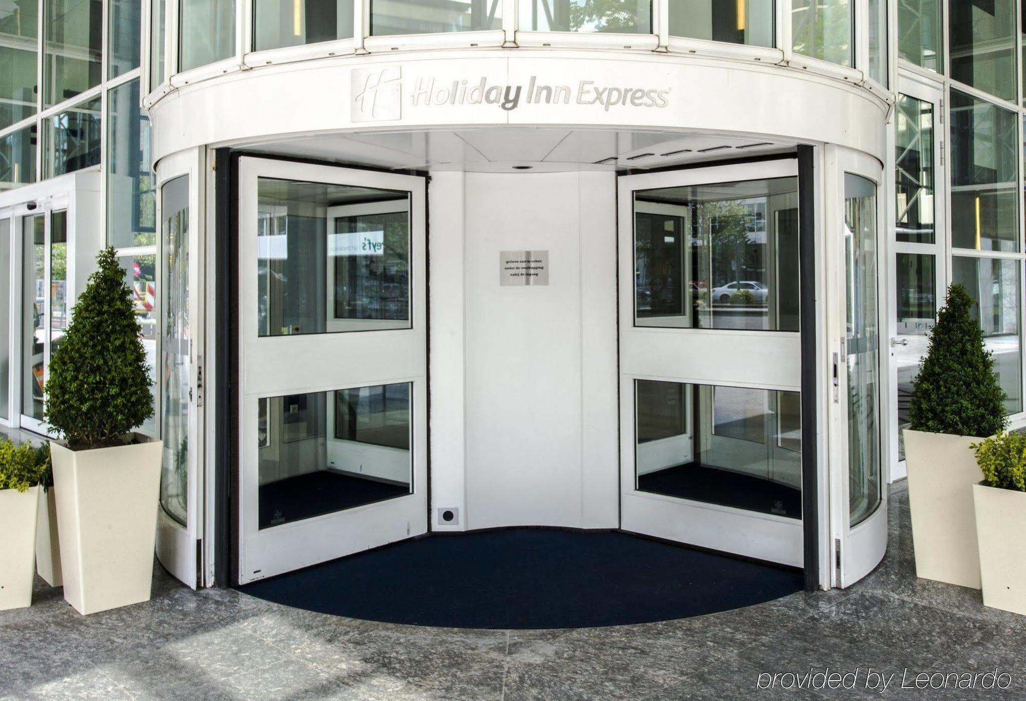 Holiday Inn Express Rotterdam - Central Station By Ihg Exterior foto